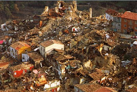 Teora, novembre 1980 (foto wikipedia)